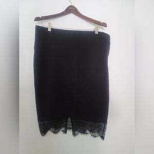Lace hem pencil skirt